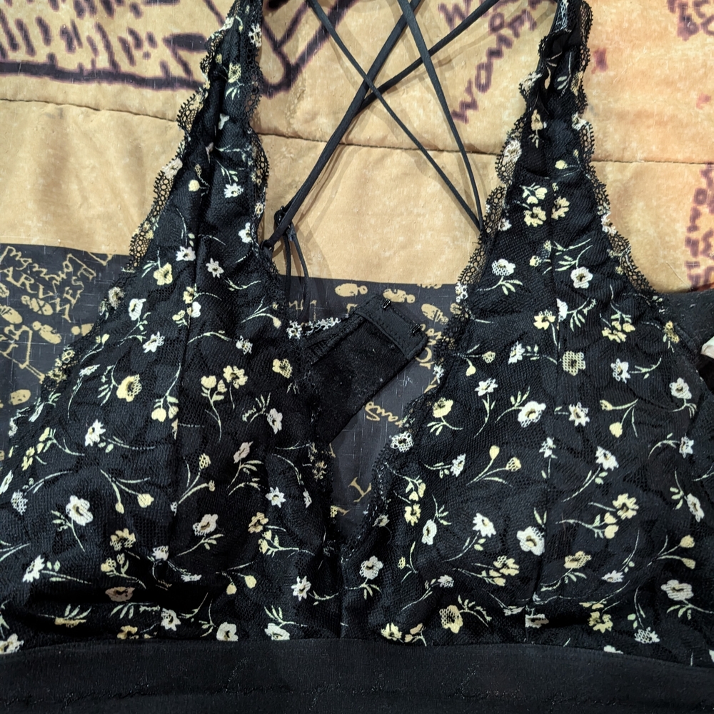 PINK Victoria's Secret Black and White Floral Bra